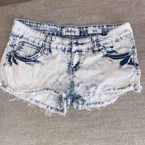 Day trip Gemini shorts purchased from Buckle